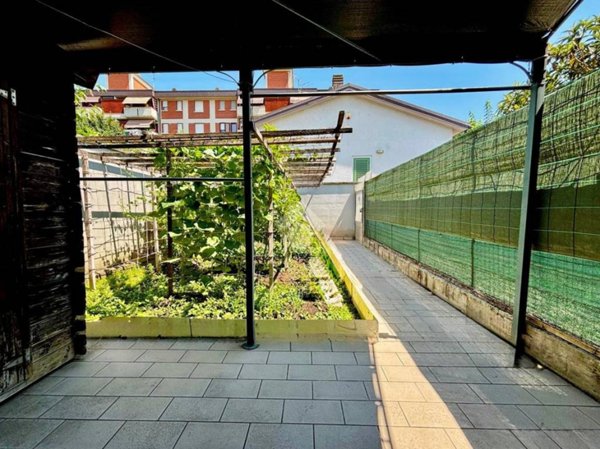 casa indipendente in vendita a Prato in zona San Giusto