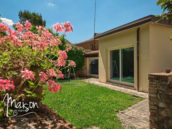 casa indipendente in vendita a Prato in zona Galceti