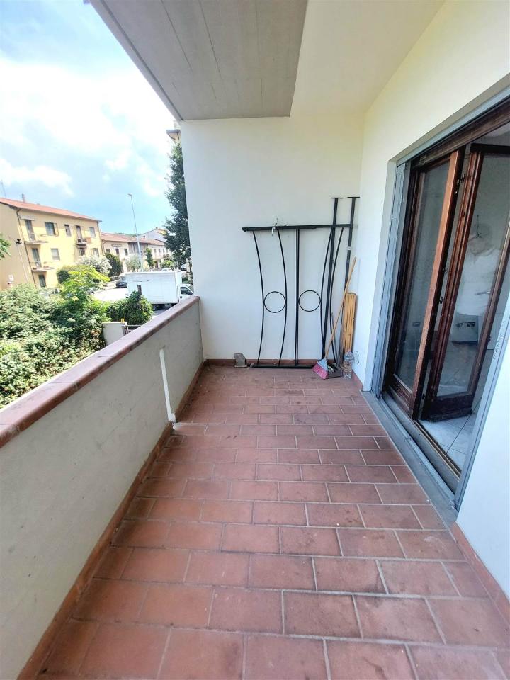 appartamento in vendita a Prato in zona Paperino