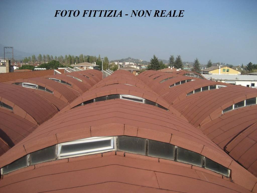 locale commerciale in vendita a Prato
