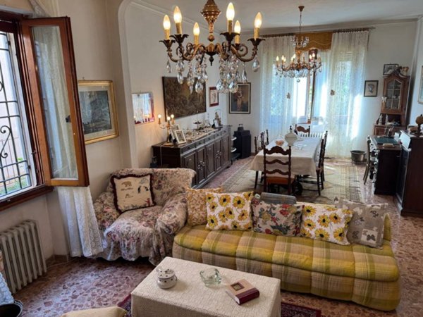 casa indipendente in vendita a Prato