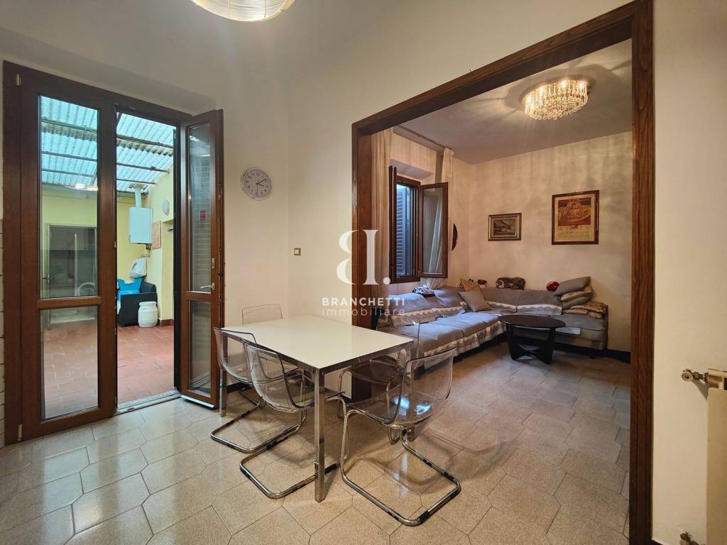 casa indipendente in vendita a Prato in zona Cafaggio