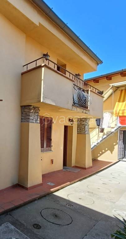 casa indipendente in vendita a Prato