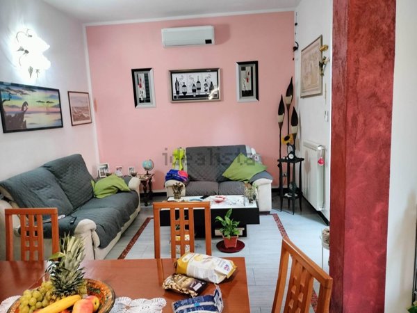 casa indipendente in vendita a Prato