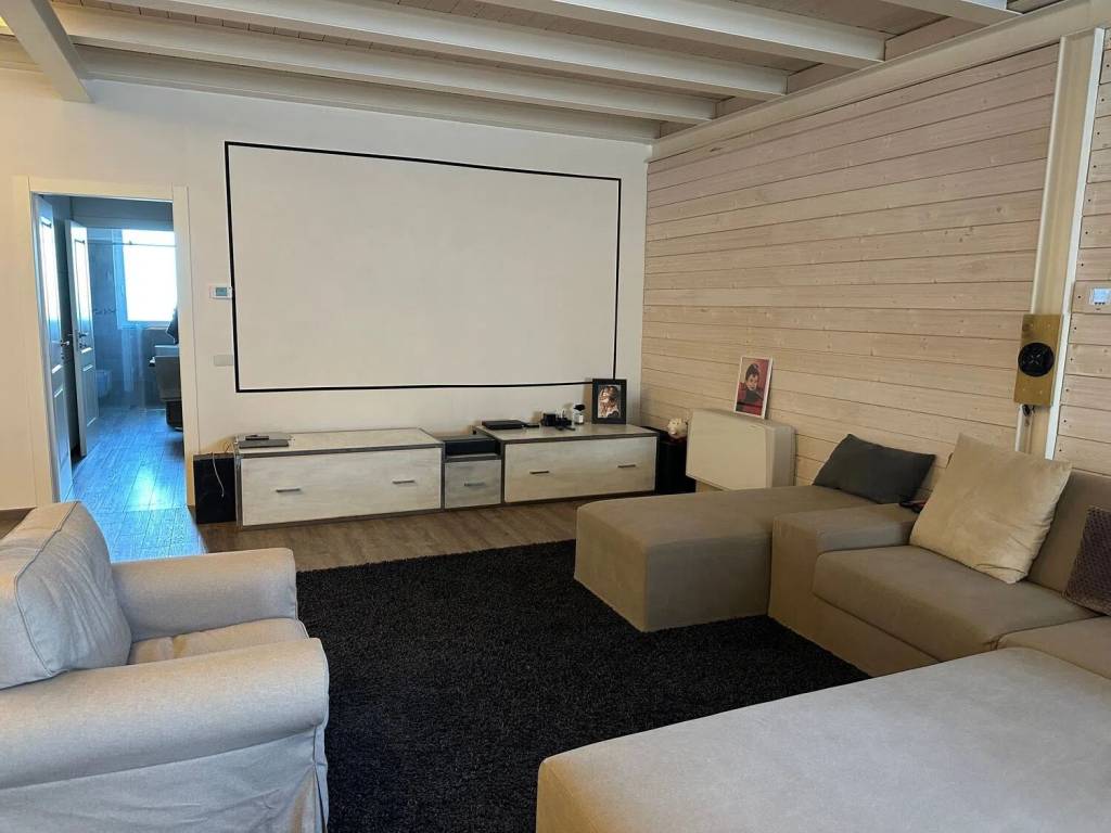 casa indipendente in vendita a Prato