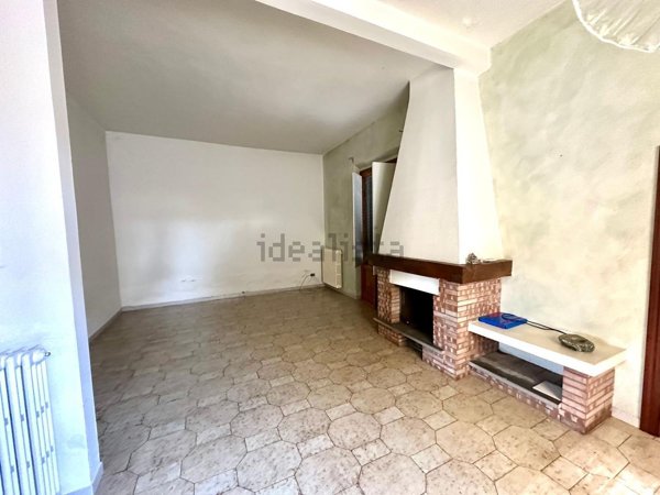 casa indipendente in vendita a Prato in zona Paperino