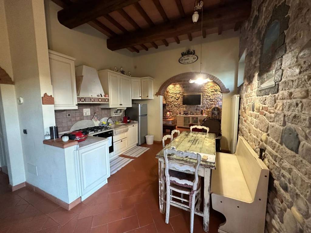 appartamento in vendita a Prato in zona Tavola