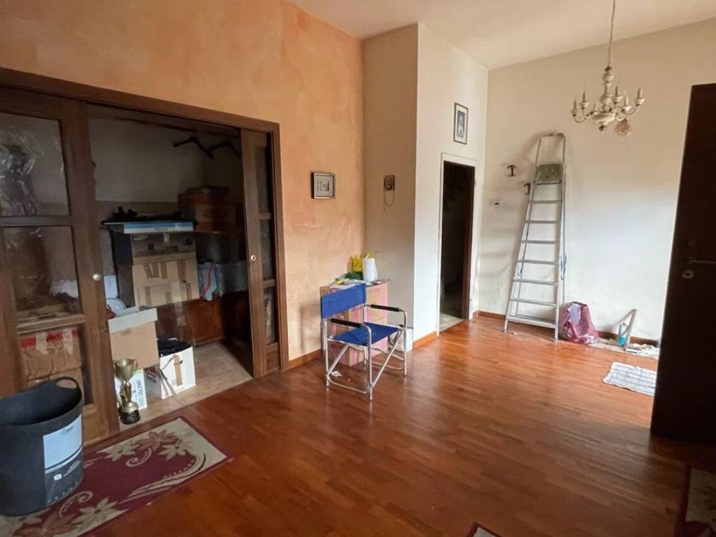 casa indipendente in vendita a Prato in zona Iolo