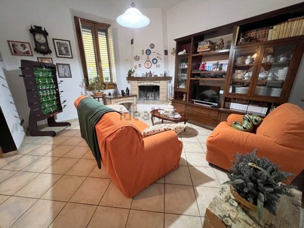 casa indipendente in vendita a Prato in zona Iolo