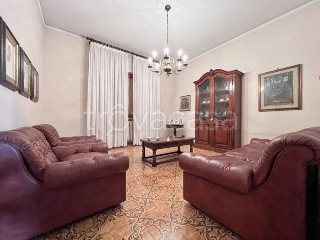 casa indipendente in vendita a Prato in zona Iolo