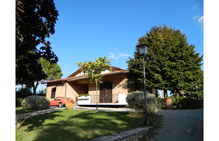 casa indipendente in vendita a Prato