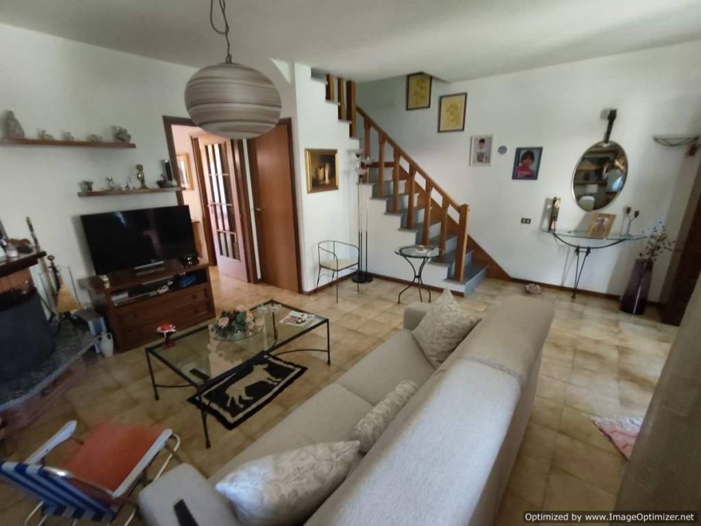 appartamento in vendita a Prato in zona La Macine