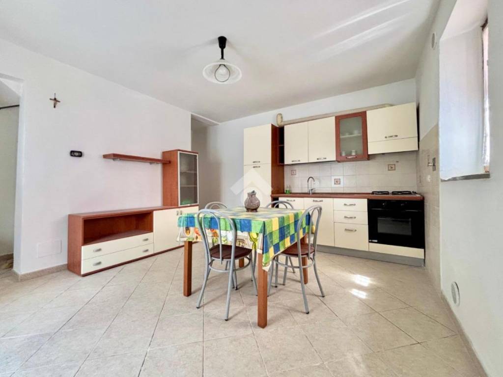 casa indipendente in vendita a Prato in zona Iolo