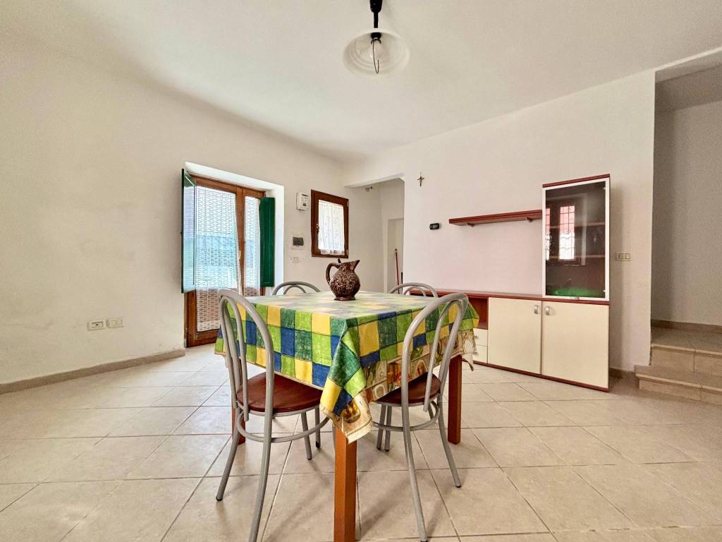 casa indipendente in vendita a Prato in zona Iolo