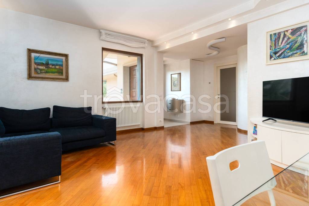 casa indipendente in vendita a Prato in zona Lastre