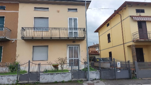 casa indipendente in vendita a Prato in zona San Giusto