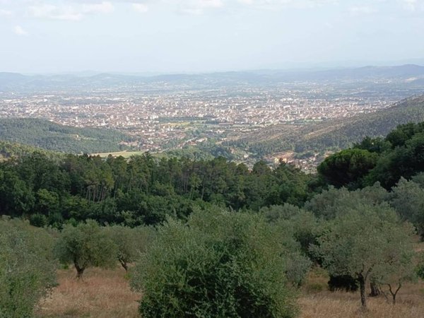 casa indipendente in vendita a Prato in zona Figline