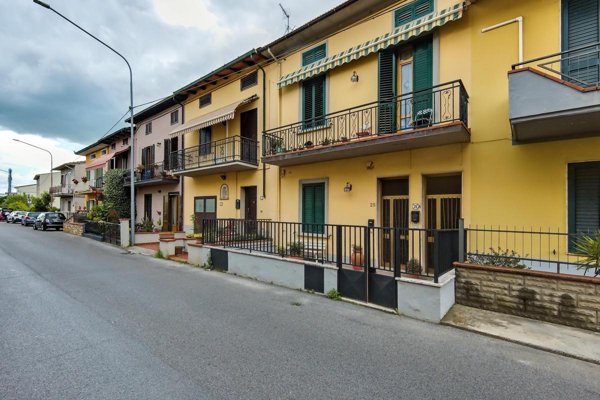 appartamento in vendita a Prato in zona Narnali