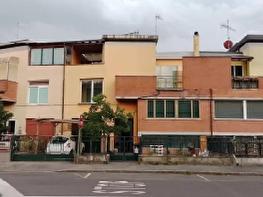 casa indipendente in vendita a Prato in zona Figline
