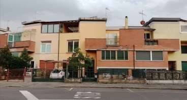 casa indipendente in vendita a Prato