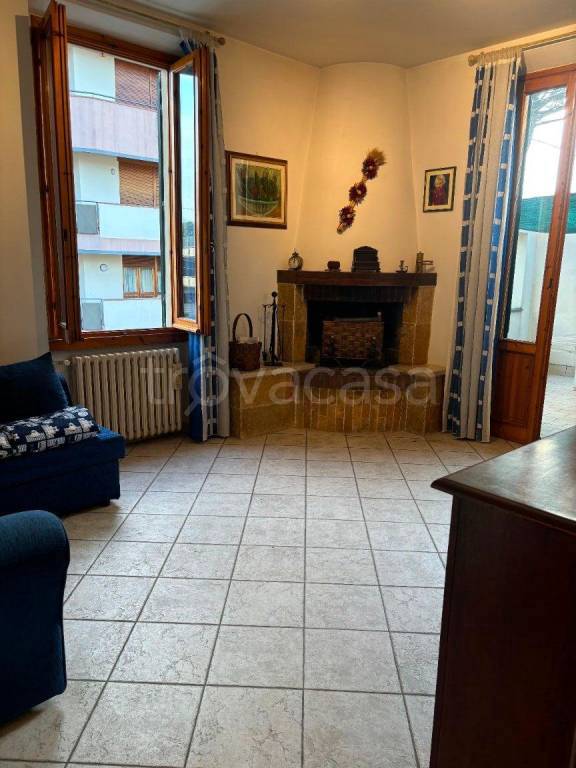 casa indipendente in vendita a Prato