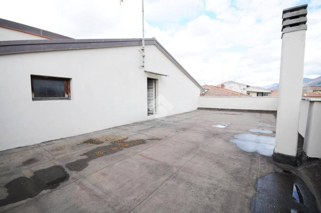 casa indipendente in vendita a Prato