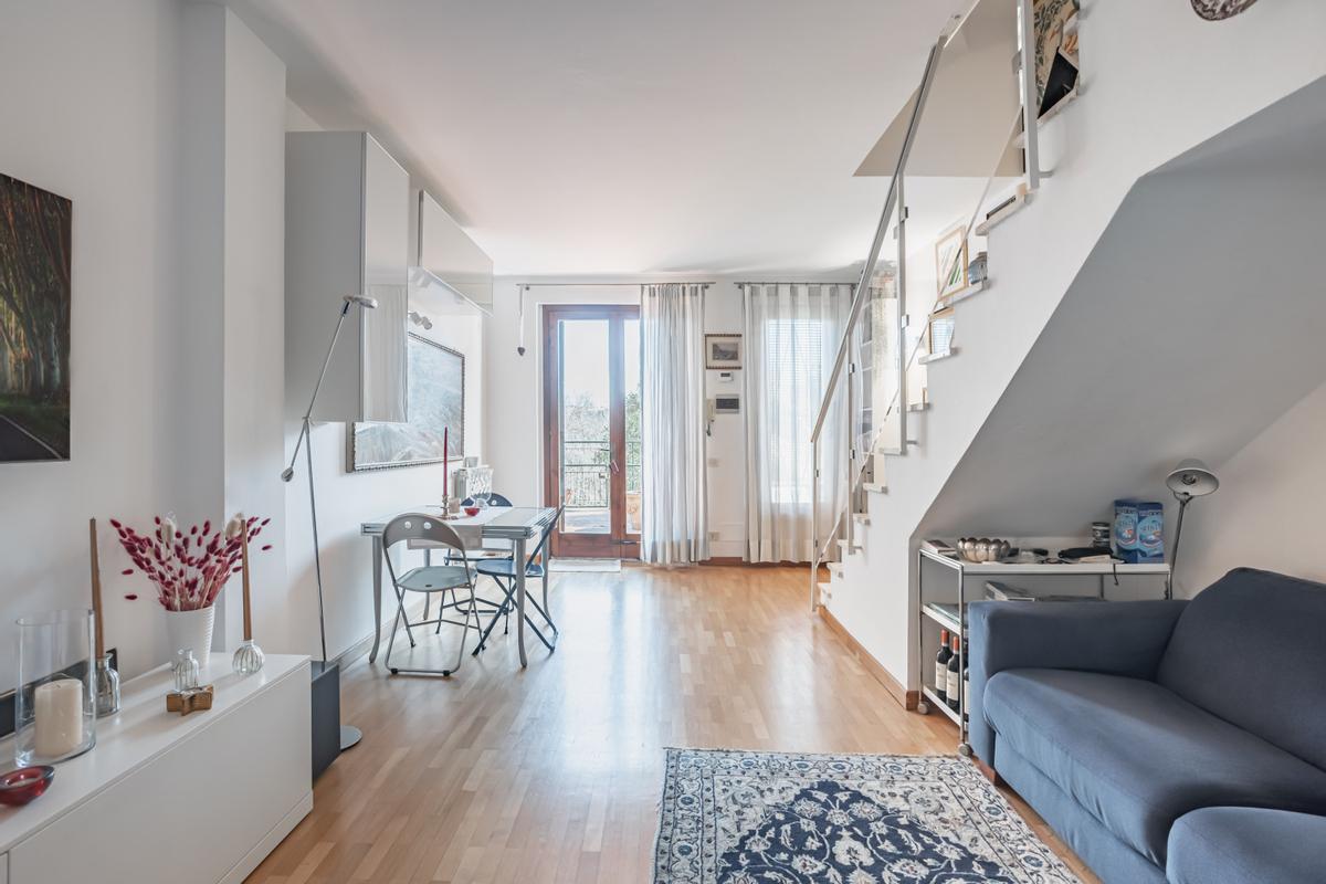 casa indipendente in vendita a Prato in zona Castelnuovo