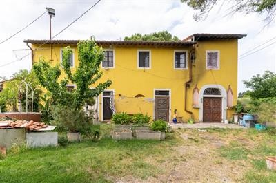 casa indipendente in vendita a Prato in zona Casale