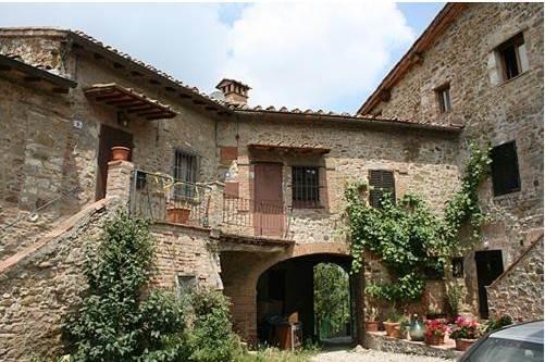 appartamento in vendita a Prato in zona Castelnuovo