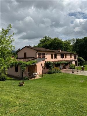 casa indipendente in vendita a Prato in zona Casale
