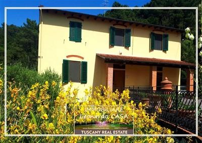 casa indipendente in vendita a Prato in zona Casale