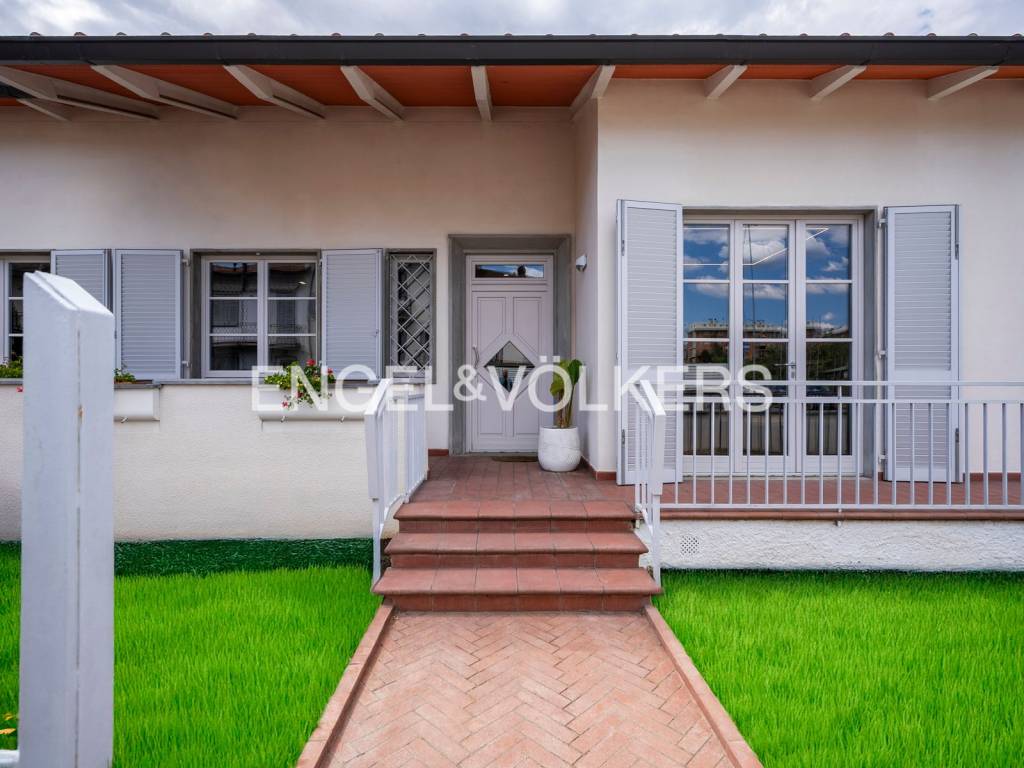 casa indipendente in vendita a Prato in zona Viaccia