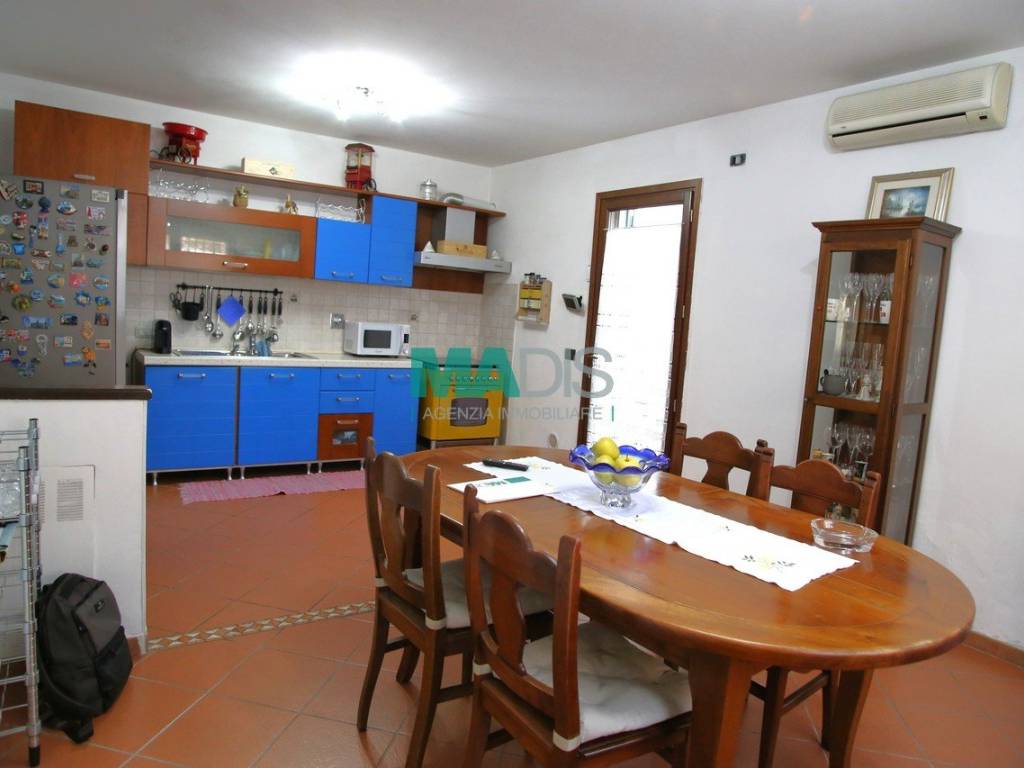 casa indipendente in vendita a Prato