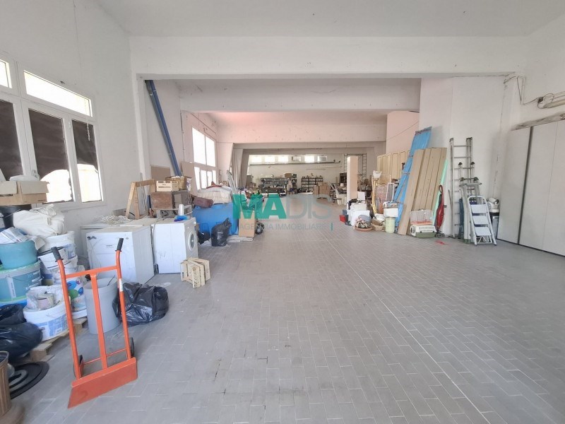 locale commerciale in affitto a Prato in zona Santa Lucia