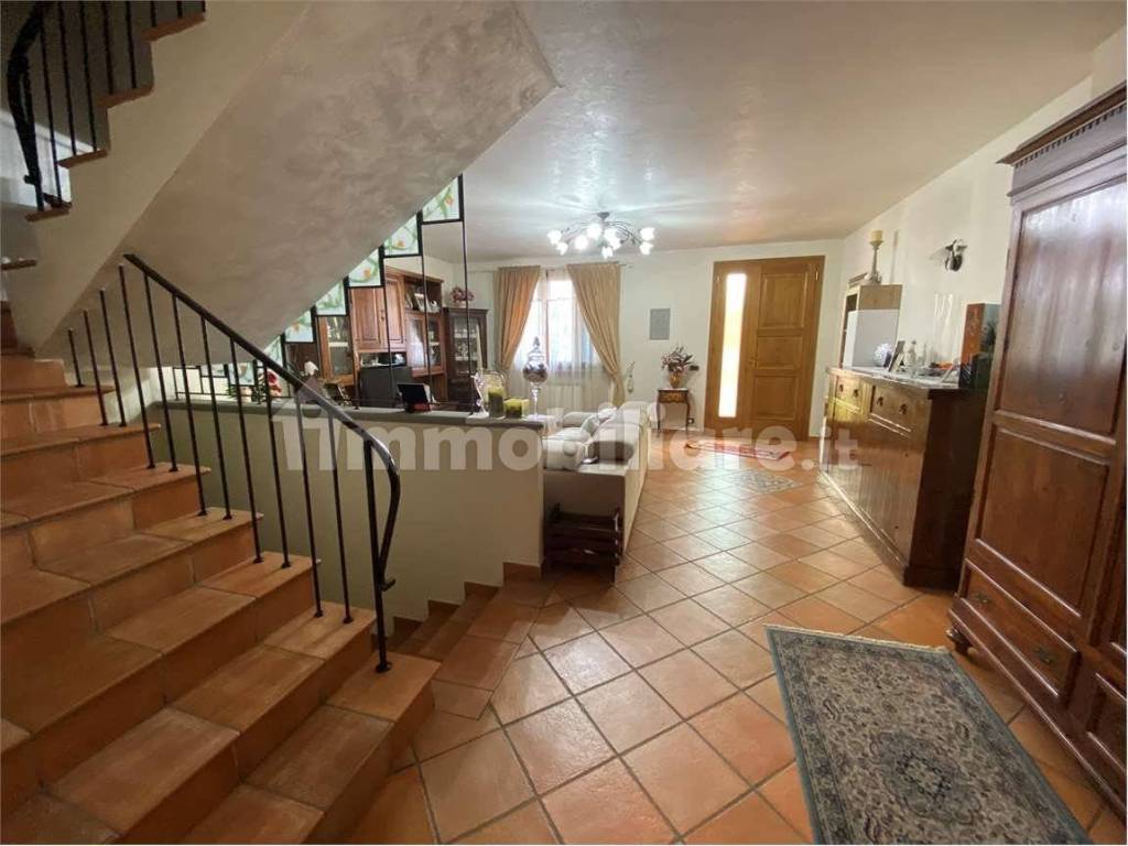 casa indipendente in vendita a Prato in zona Tavola