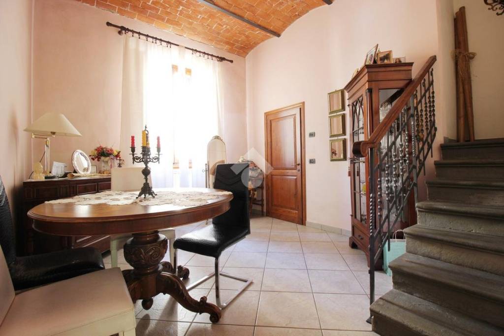 casa indipendente in vendita a Prato