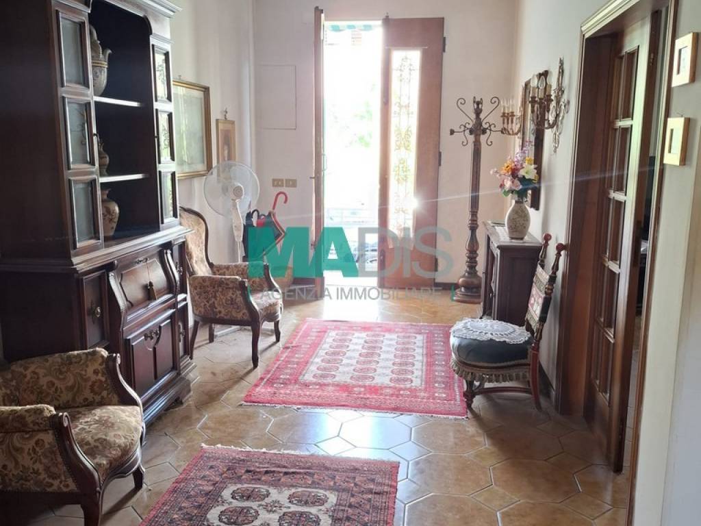 casa indipendente in vendita a Prato