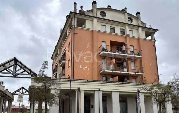 appartamento in vendita a Prato in zona Paperino