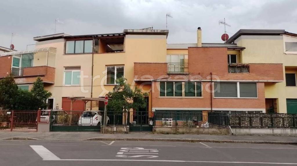 casa indipendente in vendita a Prato in zona Galceti