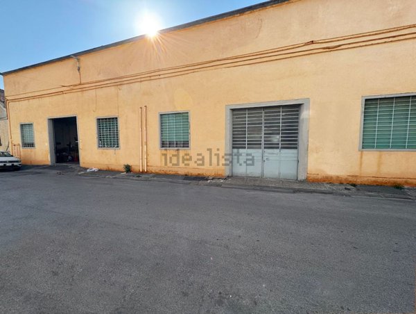 capannone in vendita a Prato