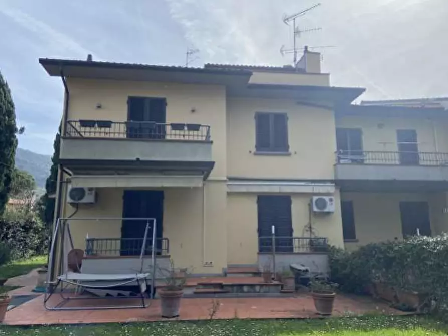 casa indipendente in vendita a Prato