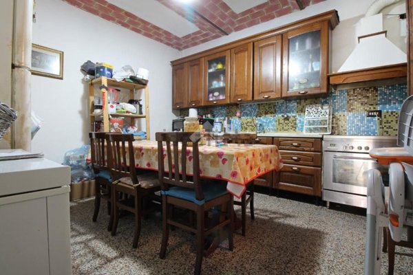 casa indipendente in vendita a Prato in zona Cafaggio
