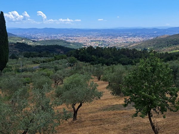 terreno edificabile in vendita a Prato in zona Figline