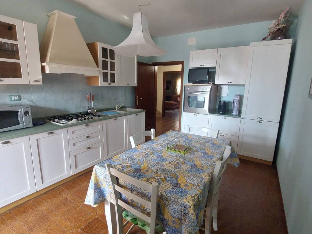 casa indipendente in vendita a Prato in zona Iolo