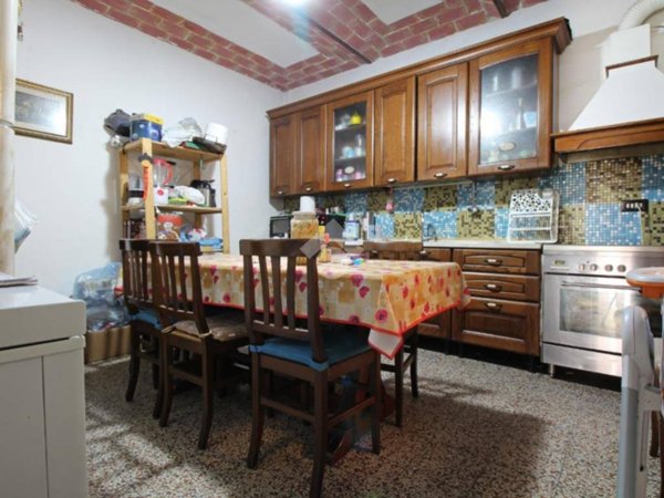 casa indipendente in vendita a Prato in zona Cafaggio