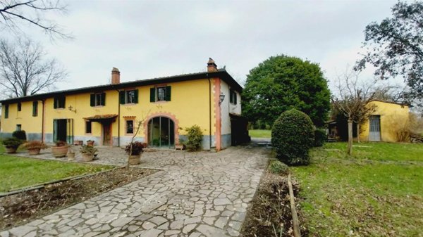 casa indipendente in vendita a Prato in zona Tavola