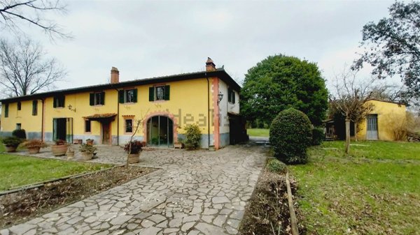casa indipendente in vendita a Prato in zona Iolo