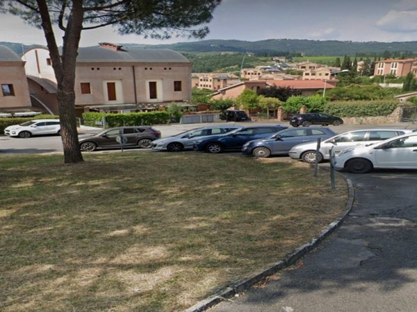 casa indipendente in vendita a Prato in zona Castelnuovo