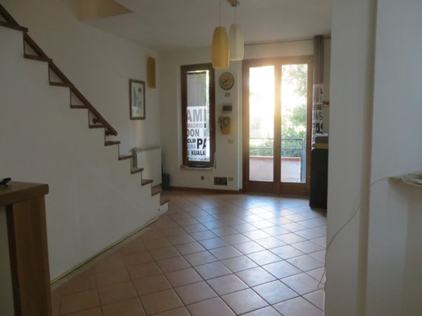 casa indipendente in vendita a Prato in zona Castelnuovo