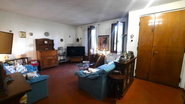casa indipendente in vendita a Prato